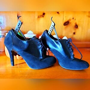 Fioni Lace Up Heeled Booties 🖤❣